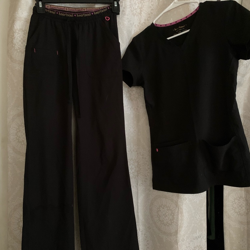 Heartsoul scrub top & bottom